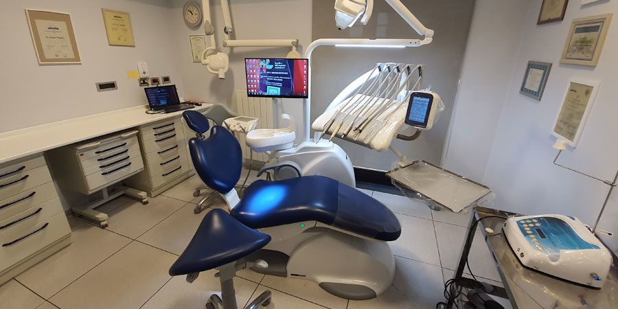 Studio Dentistico - MOSCHINI Dott. SIMONE - Via Marruota, 104 - Montecatini Terme (PT)